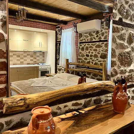 Vechia Mitllari Tushemisht